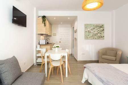 Estudio Nuevo Benalbeach Lejlighed *